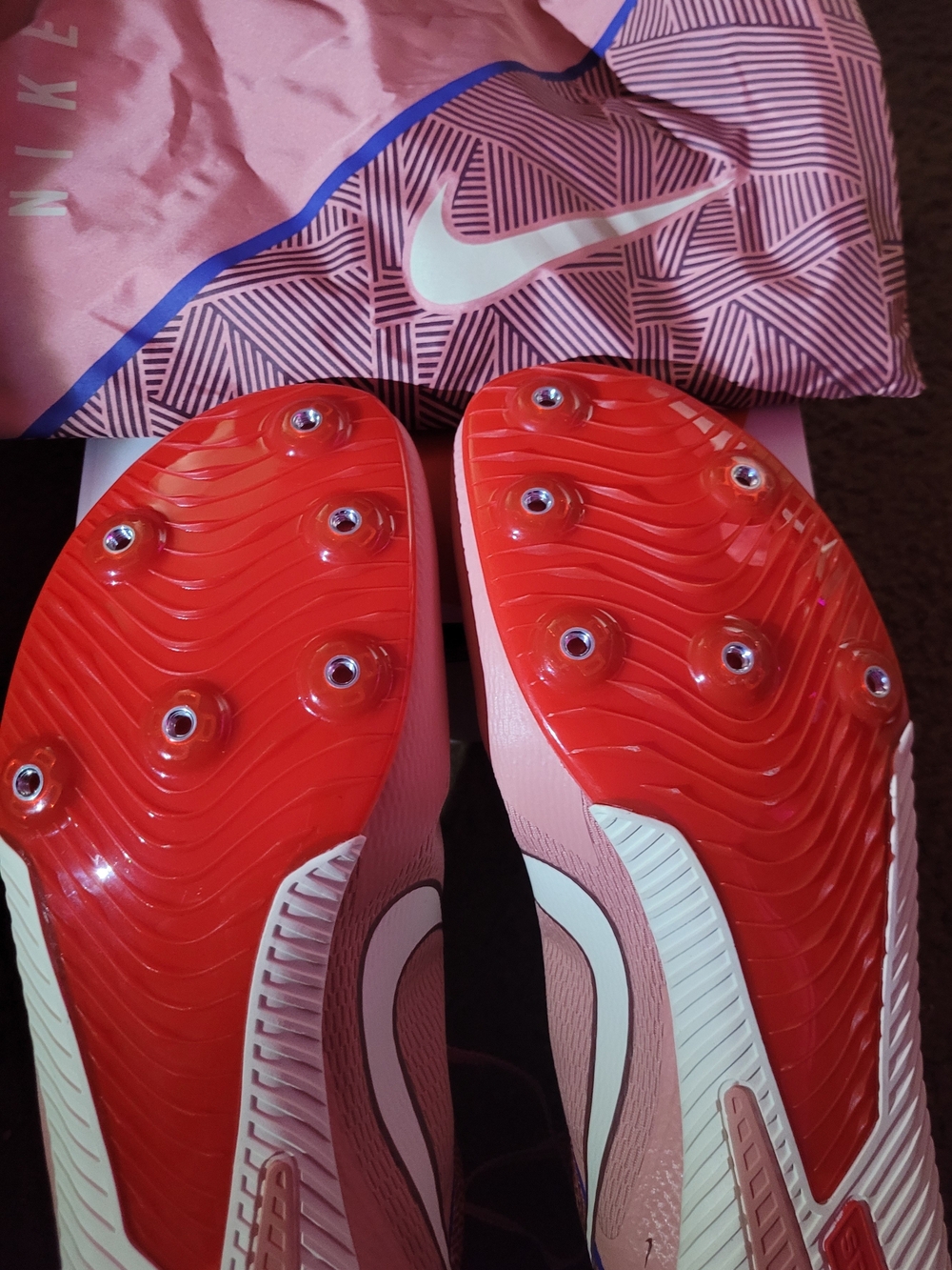Zoom men’s Pink Athletic Sprint Shoes with White Swoosh - Picture 4 of 5